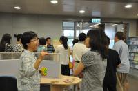 New students and teaching staff exchange views on research topics